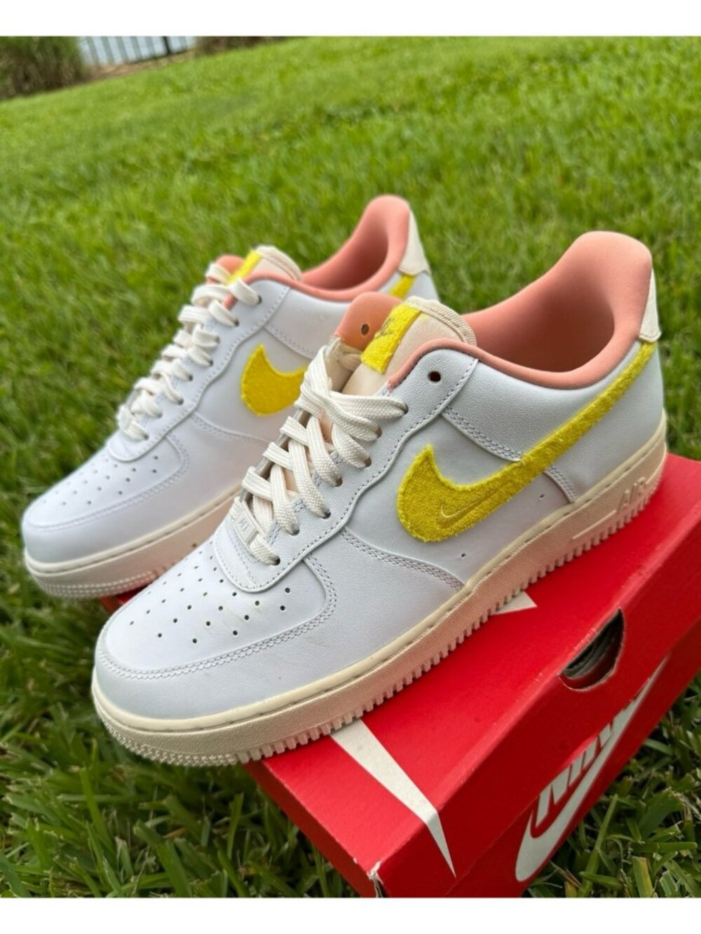 10 WOMEN'S NIKE AIR FORCE ONE AF1 07 MAMA / LX WHITE / SAIL / YELLOW DV2183-100